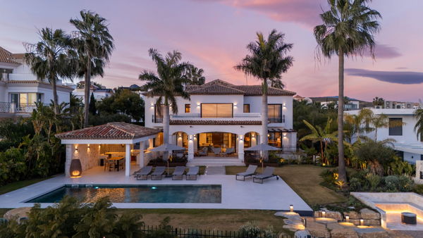 Modern andalusian villa with panoramic sea views in Los flamingos, Benahavís