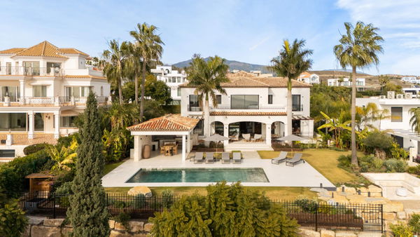 Modern andalusian villa with panoramic sea views in Los flamingos, Benahavís