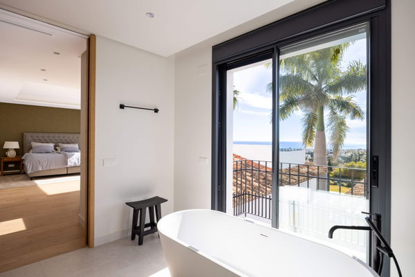 Modern andalusian villa with panoramic sea views in Los flamingos, Benahavís
