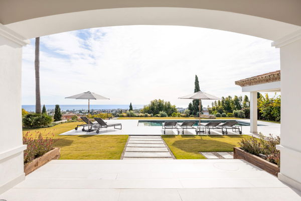Modern andalusian villa with panoramic sea views in Los flamingos, Benahavís
