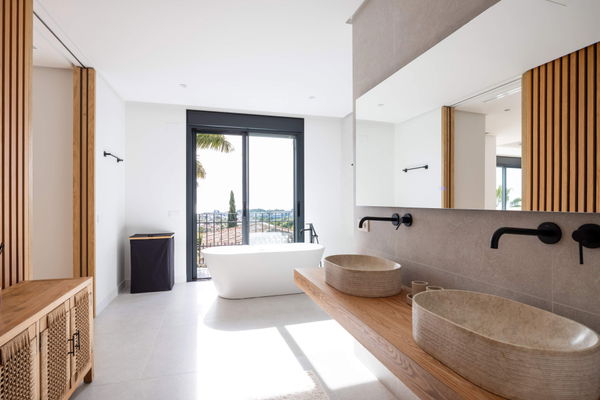 Modern andalusian villa with panoramic sea views in Los flamingos, Benahavís