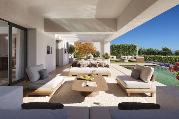 Contemporary villa with expansive gardens in La Reserva, Sotogrande