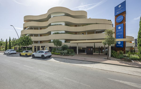 Elegant ground floor apartment with expansive terrace in South Residences, Higuerón Resort