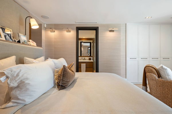 Elegant beachside apartment in Marina Puente Romano, Marbella Golden Mile