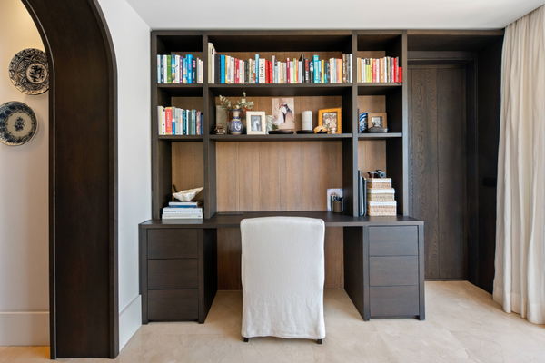 Elegant beachside apartment in Marina Puente Romano, Marbella Golden Mile