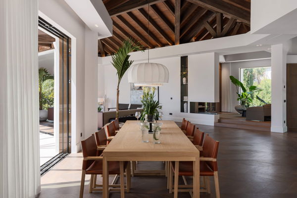 Contemporary masterpiece of architectural luxury in El Herrojo, Benahavís