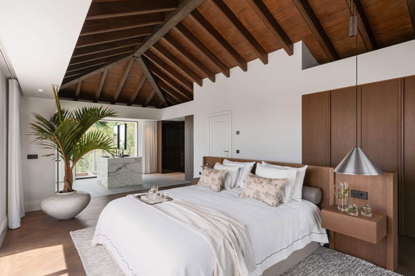 Contemporary masterpiece of architectural luxury in El Herrojo, Benahavís