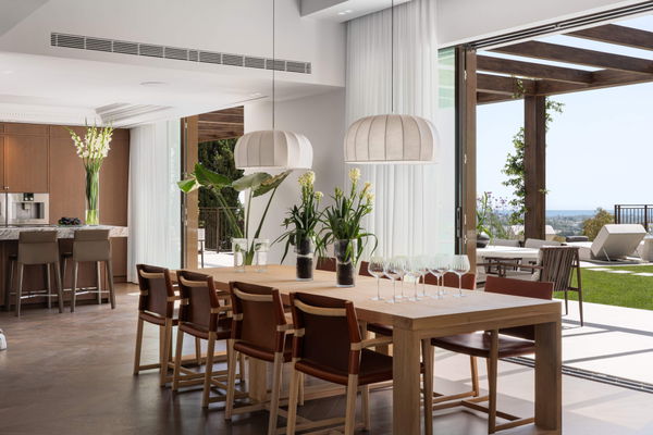 Contemporary masterpiece of architectural luxury in El Herrojo, Benahavís