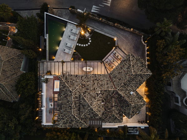 Contemporary masterpiece of architectural luxury in El Herrojo, Benahavís
