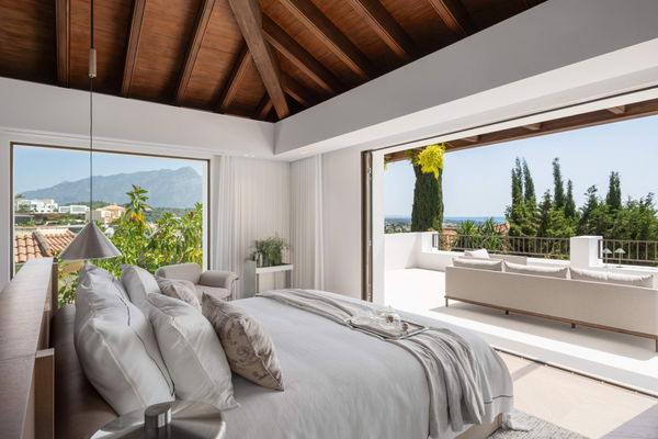 Contemporary masterpiece of architectural luxury in El Herrojo, Benahavís