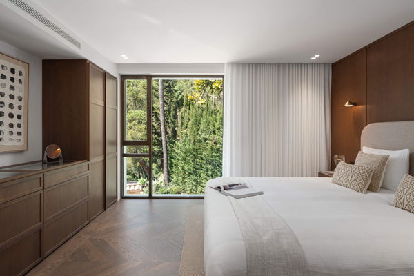 Contemporary masterpiece of architectural luxury in El Herrojo, Benahavís