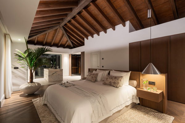 Contemporary masterpiece of architectural luxury in El Herrojo, Benahavís