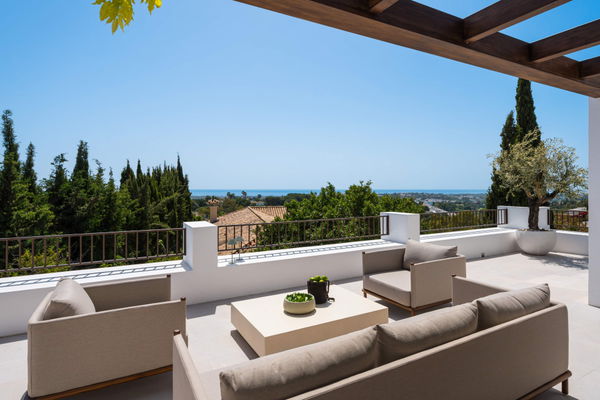 Contemporary masterpiece of architectural luxury in El Herrojo, Benahavís