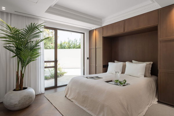 Contemporary masterpiece of architectural luxury in El Herrojo, Benahavís