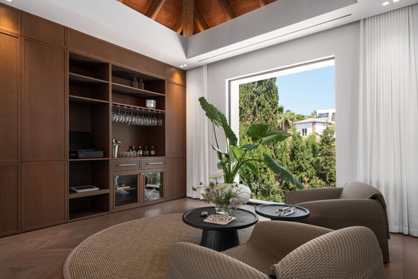 Contemporary masterpiece of architectural luxury in El Herrojo, Benahavís