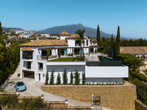 Contemporary masterpiece of architectural luxury in El Herrojo, Benahavís
