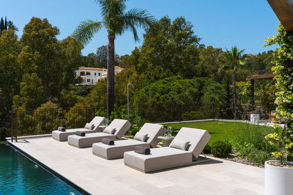 Contemporary masterpiece of architectural luxury in El Herrojo, Benahavís
