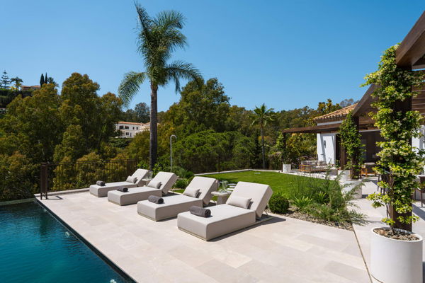 Contemporary masterpiece of architectural luxury in El Herrojo, Benahavís