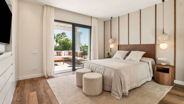 Refined contemporary living with sea views in Los Naranjos, Nueva Andalucía