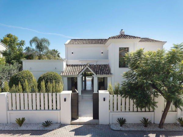 Refined contemporary living with sea views in Los Naranjos, Nueva Andalucía