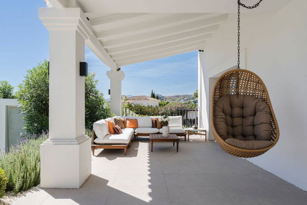 Refined contemporary living with sea views in Los Naranjos, Nueva Andalucía