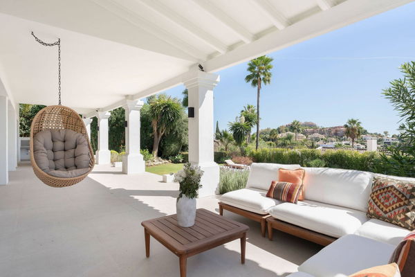 Refined contemporary living with sea views in Los Naranjos, Nueva Andalucía