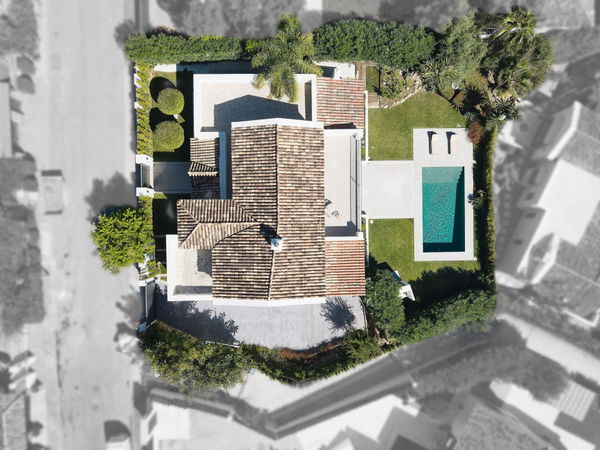 Refined contemporary living with sea views in Los Naranjos, Nueva Andalucía