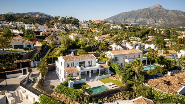 Refined contemporary living with sea views in Los Naranjos, Nueva Andalucía