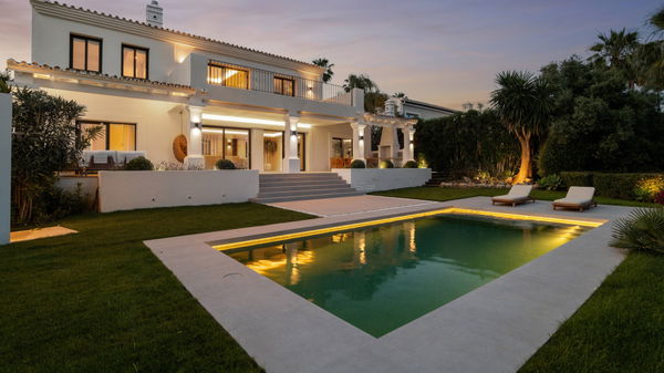 Refined contemporary living with sea views in Los Naranjos, Nueva Andalucía