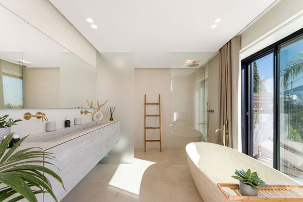 Elegant Scandinavian villa overlooking La Concha and the Mediterranean, Nueva Andalucia, Marbella