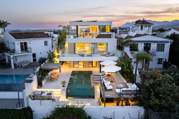 Elegant Scandinavian villa overlooking La Concha and the Mediterranean, Nueva Andalucia, Marbella