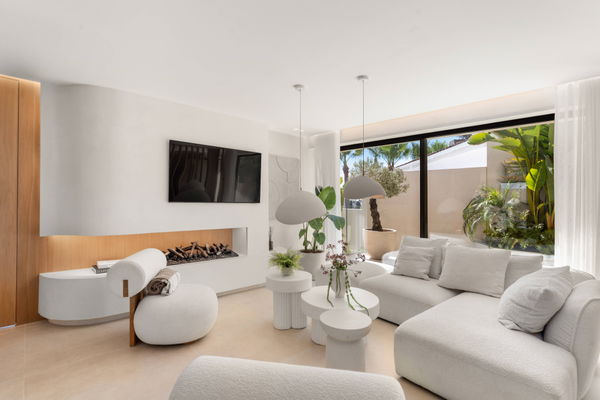 Elegant Scandinavian villa overlooking La Concha and the Mediterranean, Nueva Andalucia, Marbella