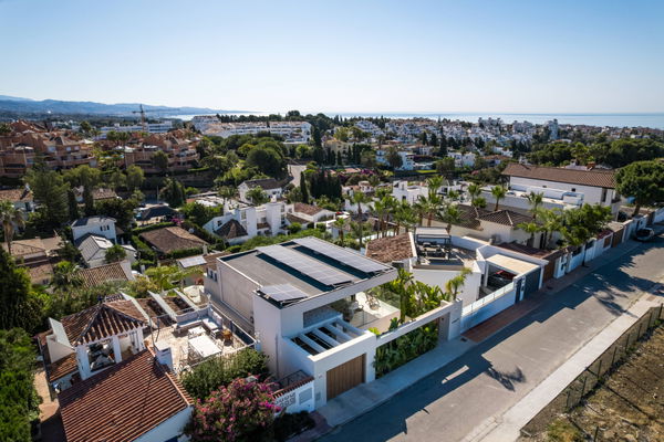 Elegant Scandinavian villa overlooking La Concha and the Mediterranean, Nueva Andalucia, Marbella