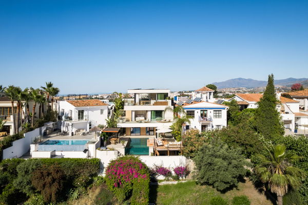 Elegant Scandinavian villa overlooking La Concha and the Mediterranean, Nueva Andalucia, Marbella