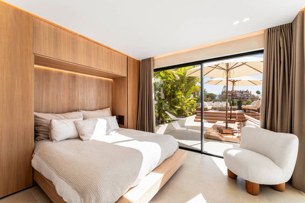 Elegant Scandinavian villa overlooking La Concha and the Mediterranean, Nueva Andalucia, Marbella