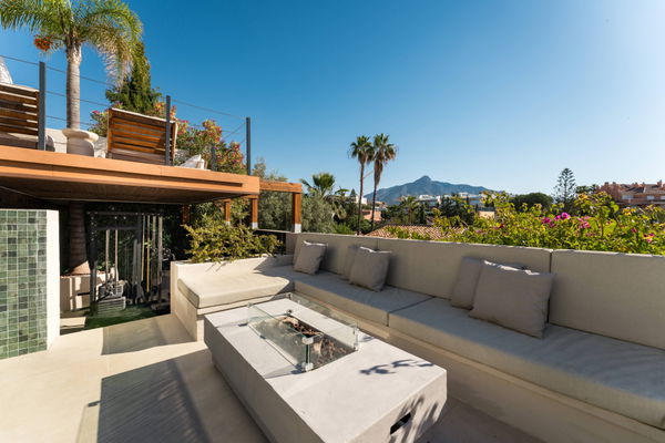 Elegant Scandinavian villa overlooking La Concha and the Mediterranean, Nueva Andalucia, Marbella