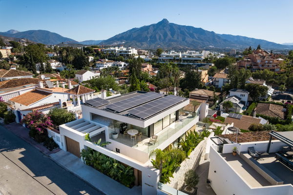 Elegant Scandinavian villa overlooking La Concha and the Mediterranean, Nueva Andalucia, Marbella