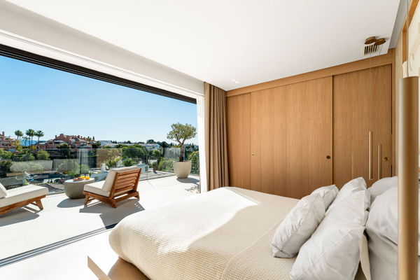 Elegant Scandinavian villa overlooking La Concha and the Mediterranean, Nueva Andalucia, Marbella