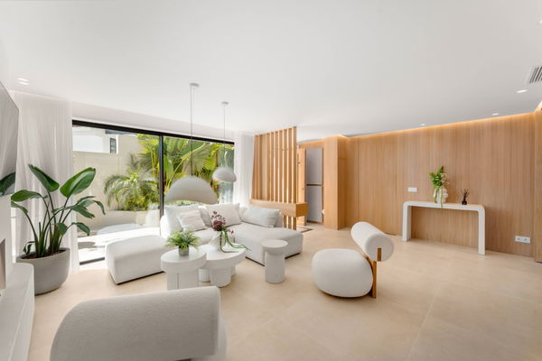 Elegant Scandinavian villa overlooking La Concha and the Mediterranean, Nueva Andalucia, Marbella