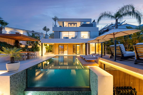 Elegant Scandinavian villa overlooking La Concha and the Mediterranean, Nueva Andalucia, Marbella