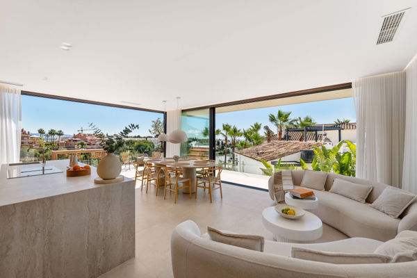 Elegant Scandinavian villa overlooking La Concha and the Mediterranean, Nueva Andalucia, Marbella