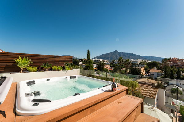 Elegant Scandinavian villa overlooking La Concha and the Mediterranean, Nueva Andalucia, Marbella