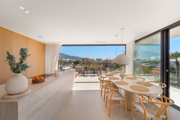 Elegant Scandinavian villa overlooking La Concha and the Mediterranean, Nueva Andalucia, Marbella