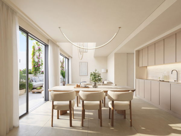 Elegant residence with private garden, New Golden Mile, Estepona