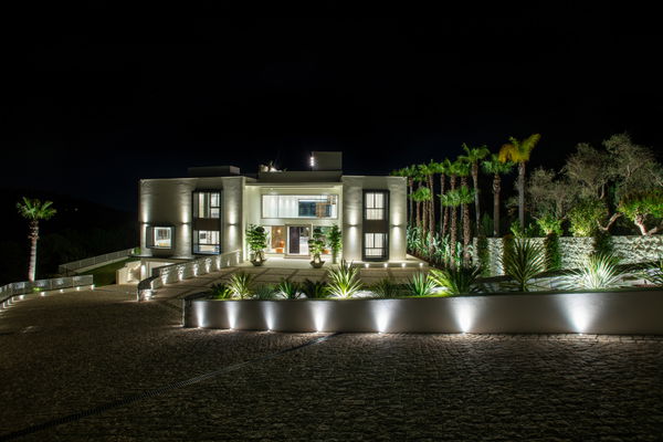 A luxury retreat in the mountains of Benahavís with sea views