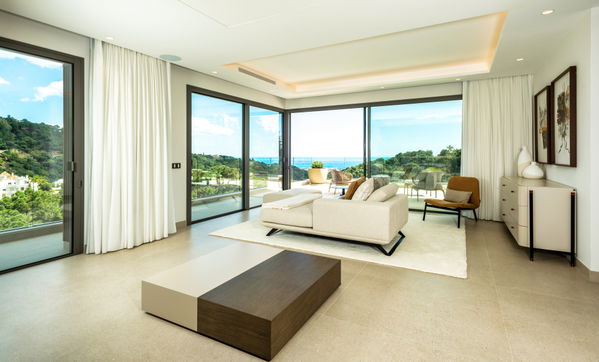 A luxury retreat in the mountains of Benahavís with sea views