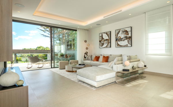A luxury retreat in the mountains of Benahavís with sea views