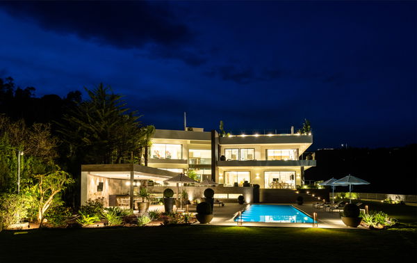 A luxury retreat in the mountains of Benahavís with sea views