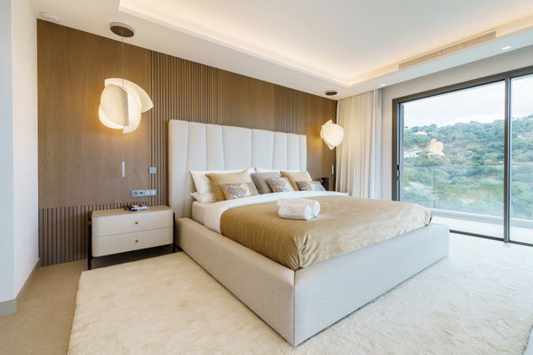 A luxury retreat in the mountains of Benahavís with sea views