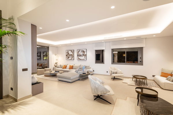 A luxury retreat in the mountains of Benahavís with sea views